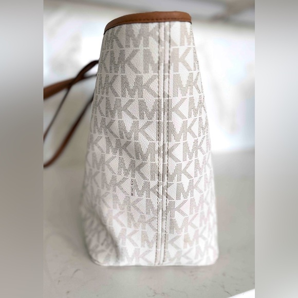 Michael Kors Large Jet Set Tote with Gold Python Embossing - Picture 8 of 15